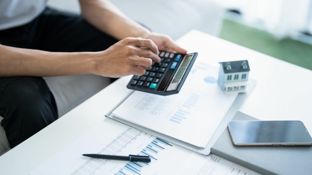 Combien faut-il d'apport pour racheter un hôtel ? 30 %, 40 % ? Tout dépend de votre profil et du projet. On vous explique ce que les banques regardent vraiment.